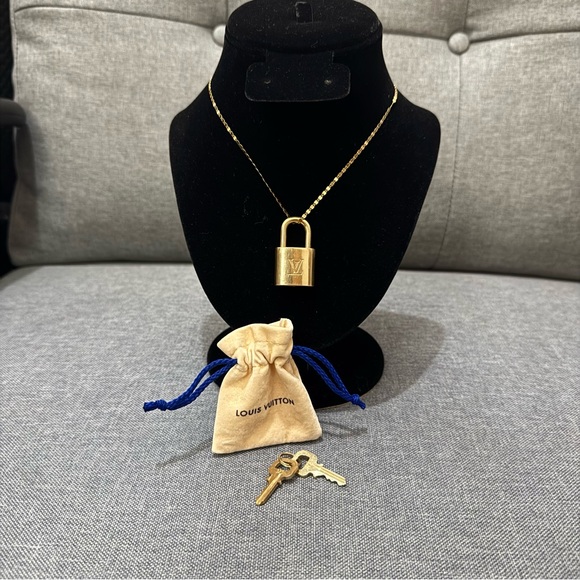 🩷Louis Vuitton Gold Padlock with Key - Picture 9 of 12
